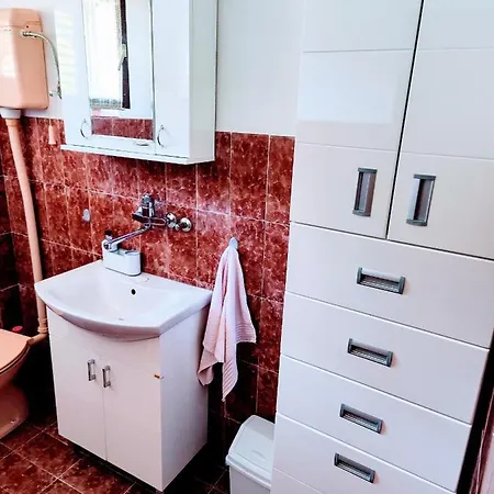 Alex 8 باغينا باستا